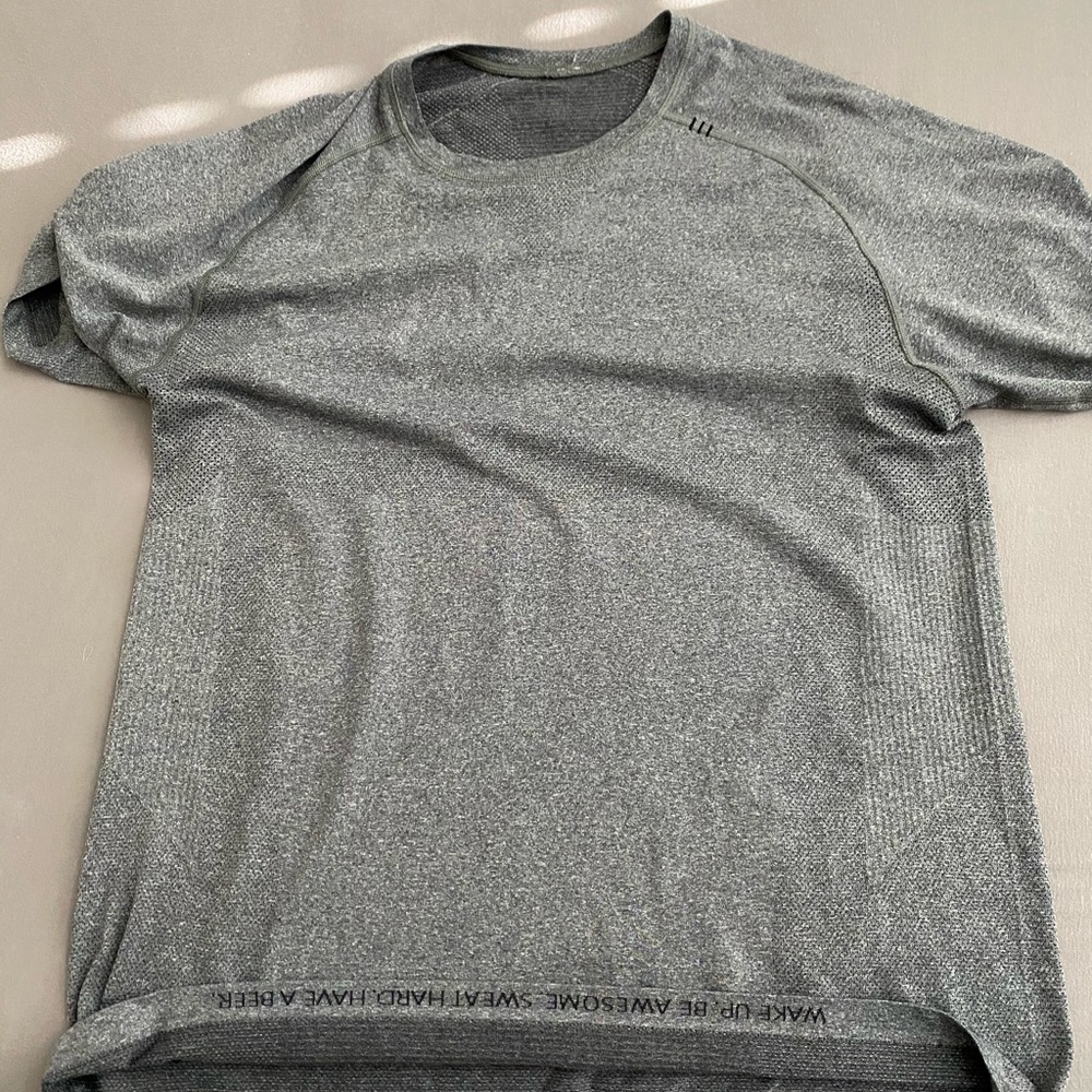 Lululemon metal vent tech size large